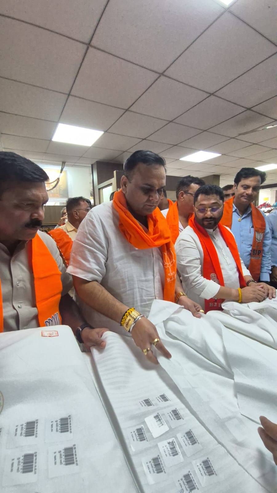 તા.૦૨-૧૦-૨૦૨૫ ના રોજ ગાંધી જયંતિ નિમિત્તે સુરત જિલ્લા ભારતીય જનતા પાર્ટી દ્વારા ખાદી ખરીદવાનો કાર્યક્રમ યોજાયો હતો.